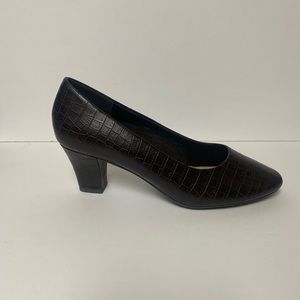 Easy Street Women's Ballari Pump, Brown Croco, 9M